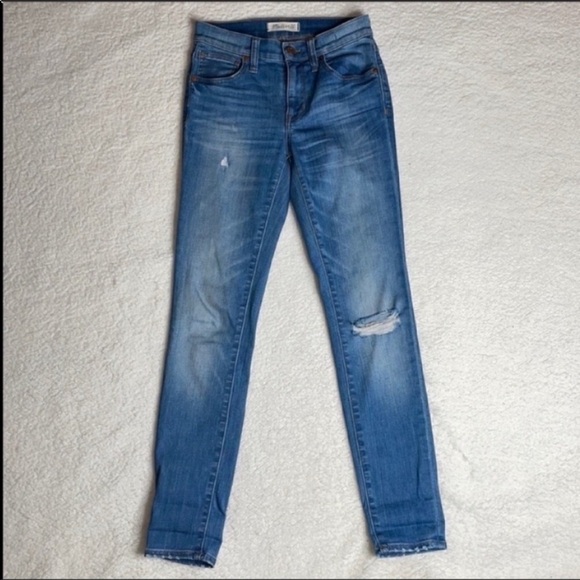 Madewell Light wash High Riser Skinny Skinny Distressed
Size 24 x 29 - Picture 1 of 12